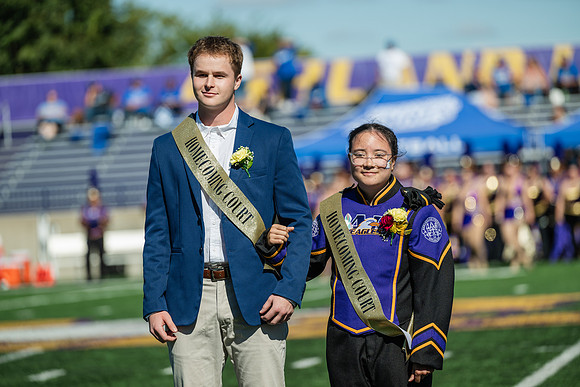 HomecomingFootballHalfTime1025AWB_1420