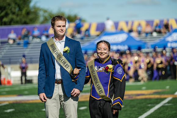 HomecomingFootballHalfTime1025AWB_1421