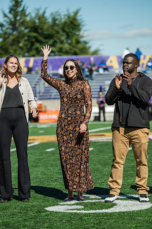 HomecomingFootballHalfTime1025AWB_1378