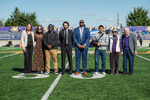 HomecomingFootballHalfTime1025AWB_1399
