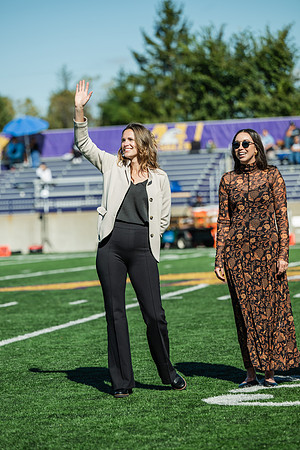 HomecomingFootballHalfTime1025AWB_1375