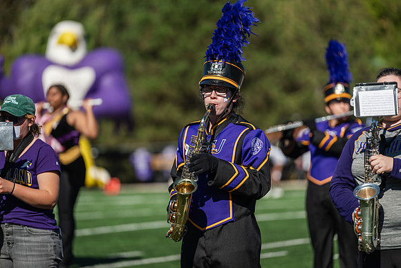 HomecomingFootballHalfTime1025AWB_1604