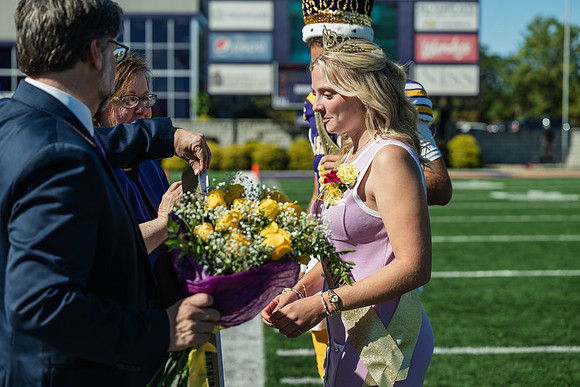 HomecomingFootballHalfTime1025AWB_1462