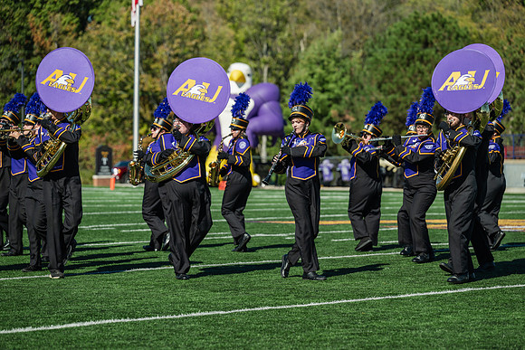 HomecomingFootballHalfTime1025AWB_1515