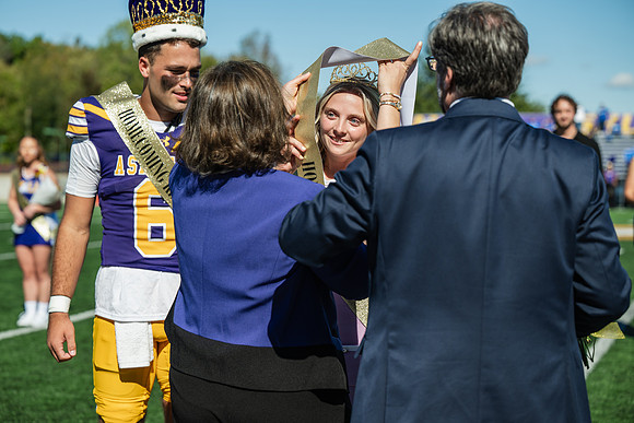 HomecomingFootballHalfTime1025AWB_1464