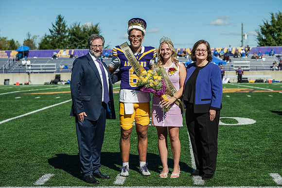HomecomingFootballHalfTime1025AWB_1474