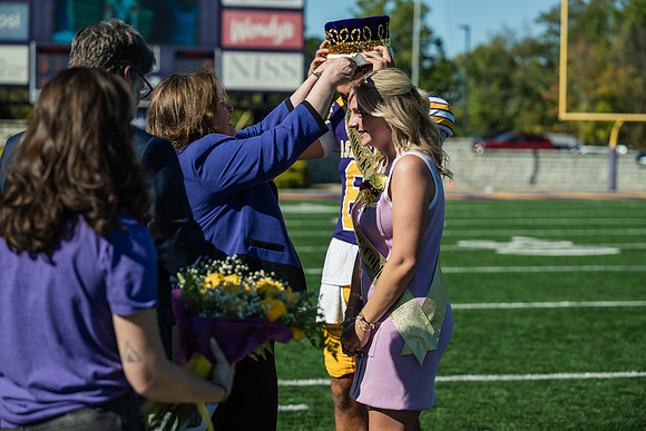 HomecomingFootballHalfTime1025AWB_1458
