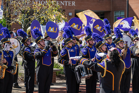 HomecomingOldAbe1025AWB_0491