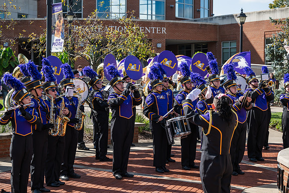 HomecomingOldAbe1025AWB_0489