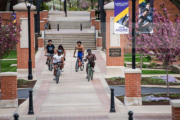 118SpringCampusLife0425AWB_0101
