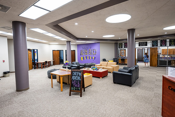 AcademicAdvisingSupport0925AWB_8892