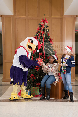 075TuffyChristmas1216ALW_9490