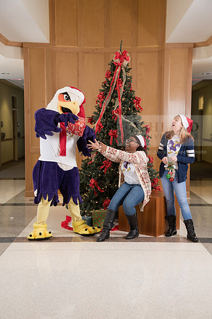081TuffyChristmas1216ALW_9499