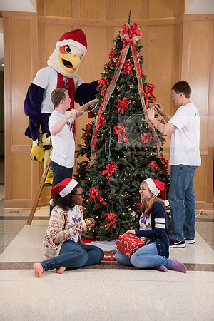 025TuffyChristmas1216ALW_9427