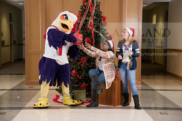 084TuffyChristmas1216ALW_9504