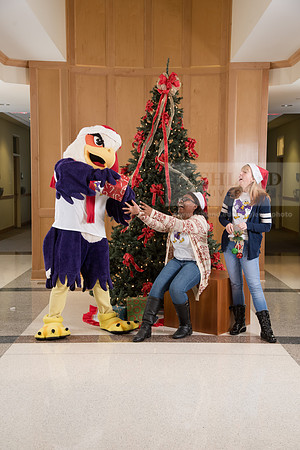 082TuffyChristmas1216ALW_9498