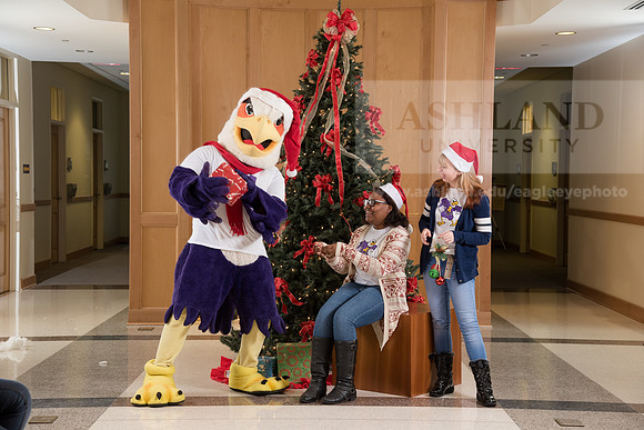 079TuffyChristmas1216ALW_9496