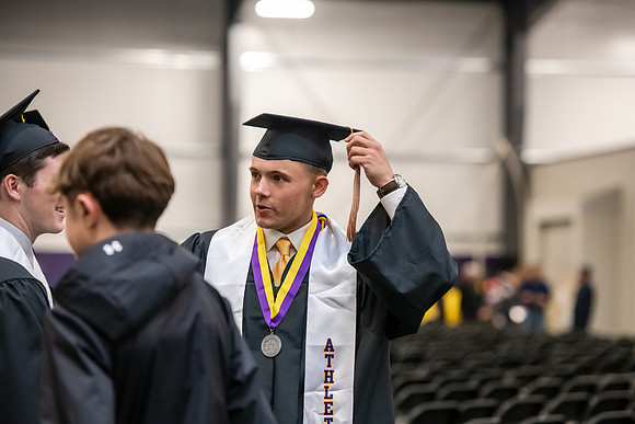 088SpGradPostCeremony0525AWB_4909