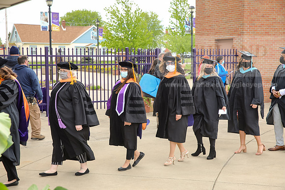 031SPGradProcessional0521MBIMG_0750