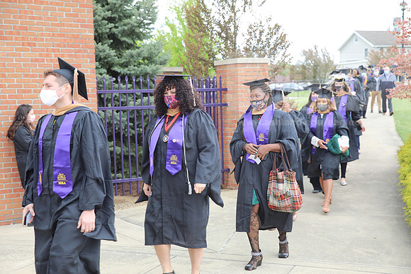 063SPGradProcessional0521MBIMG_0755