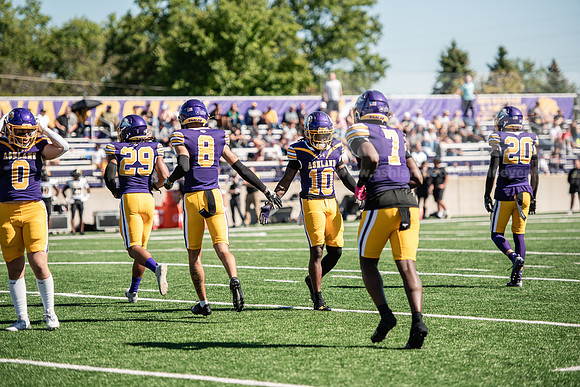 HOCOAUvOHDomFootballGame1024ALW_8681