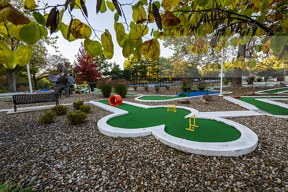 BrooksideParkMiniGolf1025AWB_1990