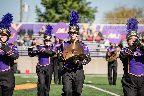 HOCOAUvOHDomFootballGame1024AWB_0867