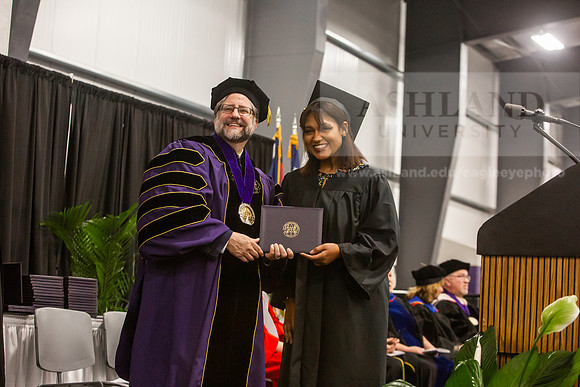 042SpGradBachelorSciEducation0525JH6Q8B9577