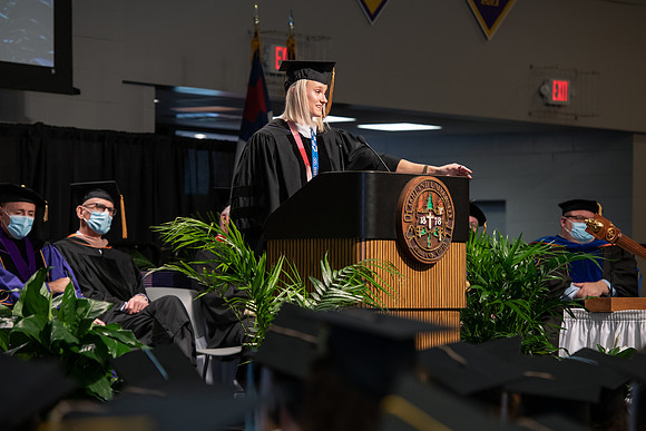 193WiGradCeremony1221ALW_6510
