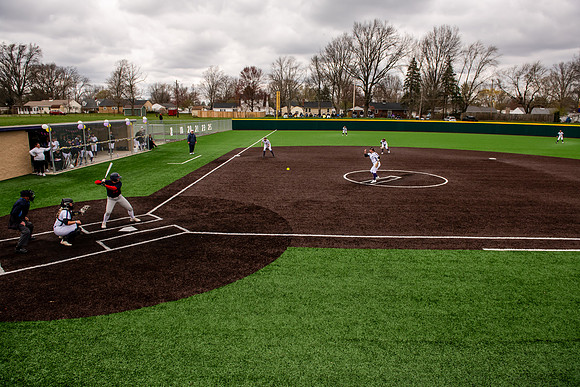 AUvMaloneSoftball0425AWB_6460