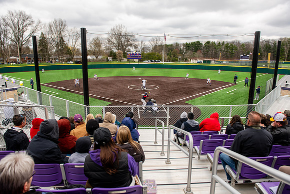AUvMaloneSoftball0425AWB_6470