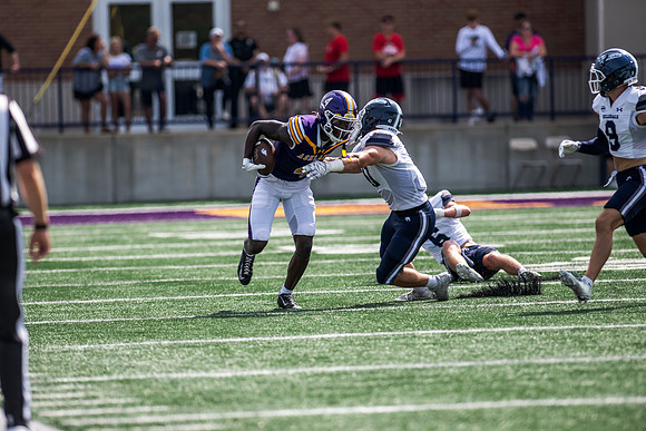 AUvHillsdaleFtball0925AWB_1334