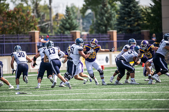 AUvHillsdaleFtball0925AWB_1399