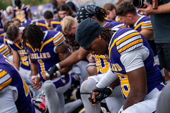 AUvHillsdaleFtball0925AWB_3237