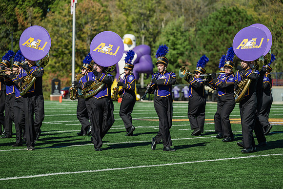HomecomingFootballHalfTime1025AWB_1515