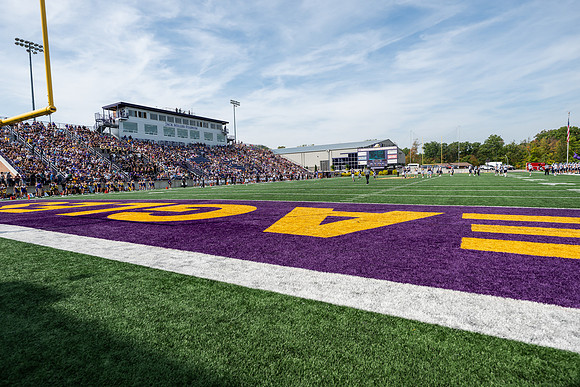 AUvHillsdaleFtball0925AWB_2667