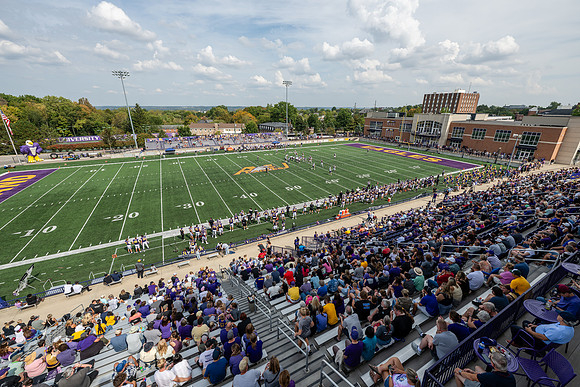AUvHillsdaleFtball0925AWB_2960