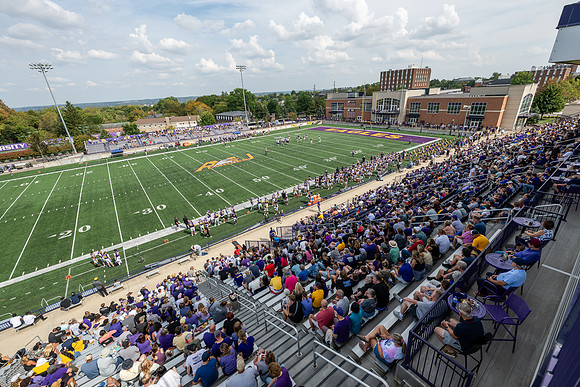 AUvHillsdaleFtball0925AWB_2971