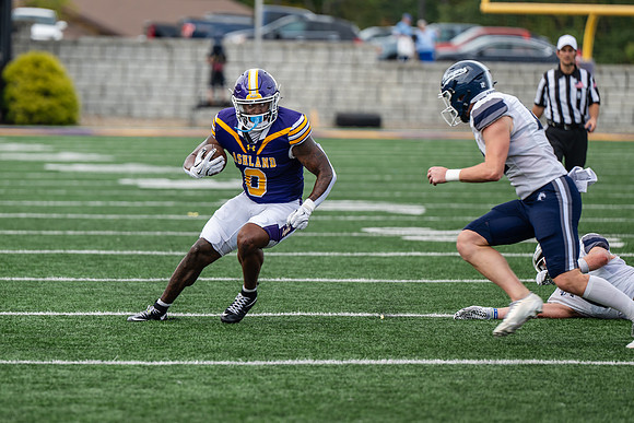 AUvHillsdaleFtball0925AWB_3082