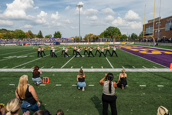 AUvHillsdaleFtball0925AWB_3068