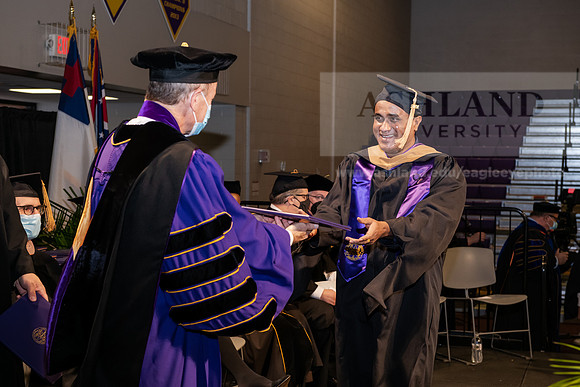 137MasterBusinessWiGrad1221ALW_6777