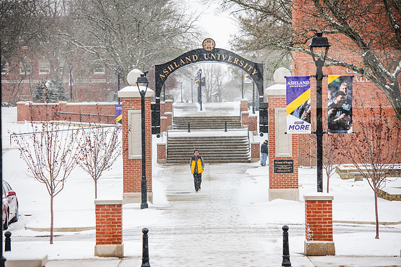 StudentsReturnWinterCampus0125AWB_6925