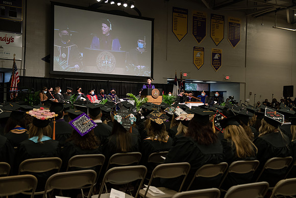 037WiGradCeremony1221ALW_6318