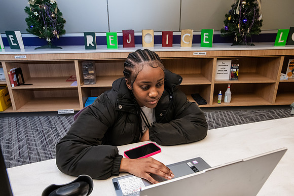 CampusLife1224AWB_5663