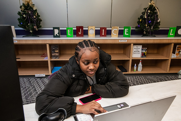 CampusLife1224AWB_5665