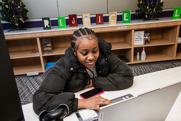 CampusLife1224AWB_5664