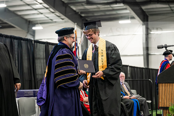 013GradBachelorArts0526AE3_7187