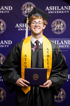 016GradBachelorArts0526CCP10086