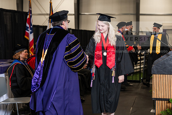017GradBachelorArts0526AWB_1186