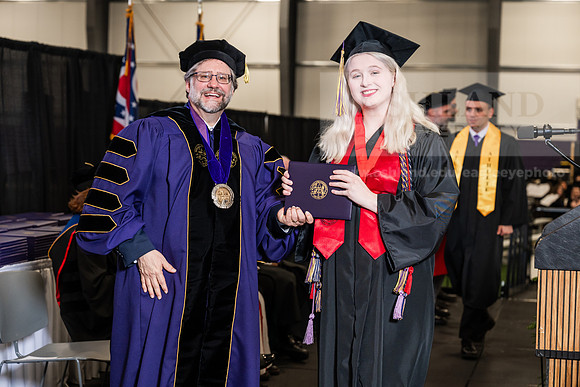 020GradBachelorArts0526AWB_1189